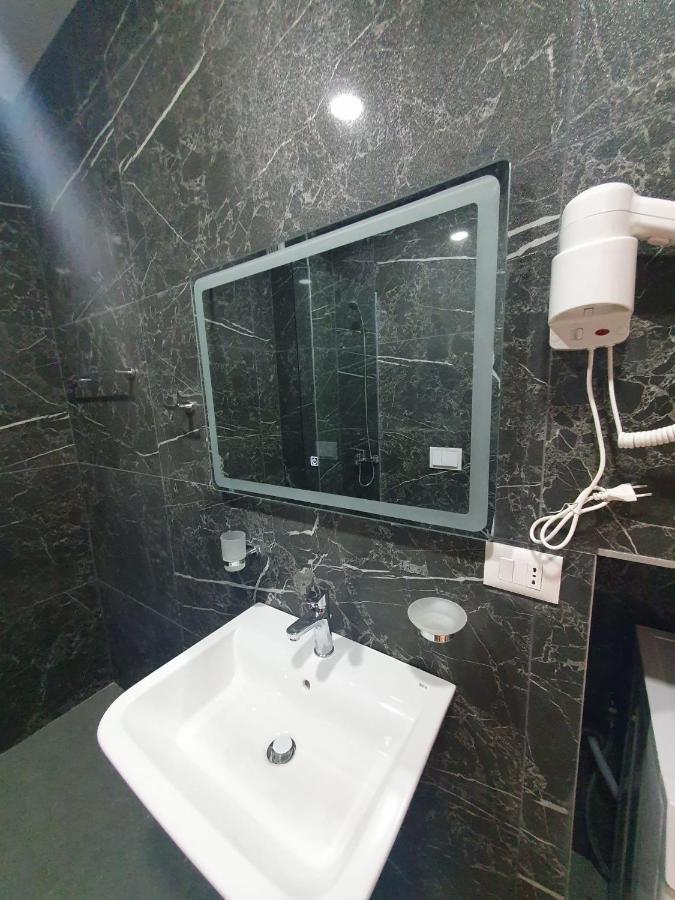 #New Luxury Apartment 티라나 외부 사진