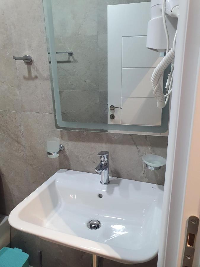 #New Luxury Apartment 티라나 외부 사진